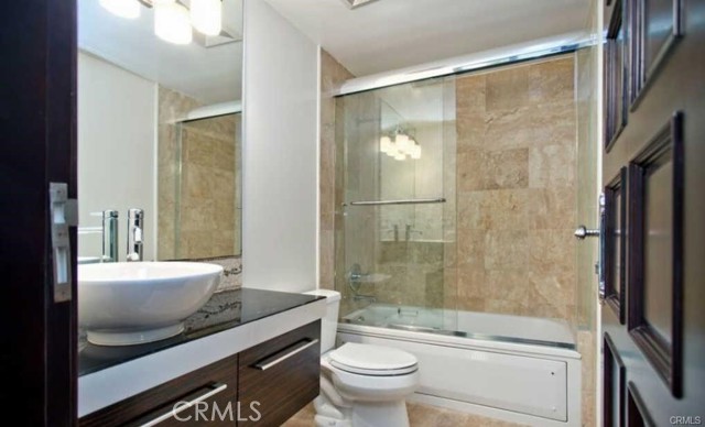 Detail Gallery Image 10 of 15 For 8420 Blackburn Ave #102,  Los Angeles,  CA 90048 - 2 Beds | 2 Baths