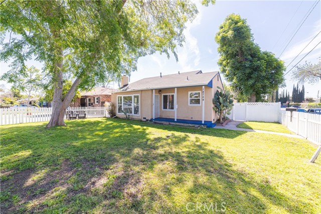 Detail Gallery Image 1 of 24 For 14754 Bassett St, Van Nuys,  CA 91405 - 4 Beds | 2 Baths