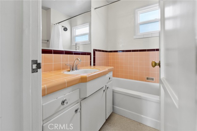 604 Marguerite Avenue, Corona del Mar CA: https://media.crmls.org/medias/6a96e5b4-0df6-427c-bca4-ba8bb804808c.jpg