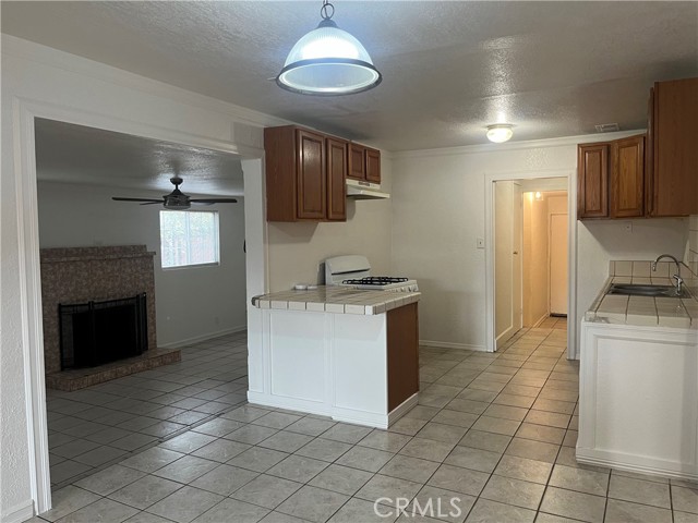 Detail Gallery Image 6 of 46 For 1020 W 24th St, Merced,  CA 95340 - 5 Beds | 1/1 Baths