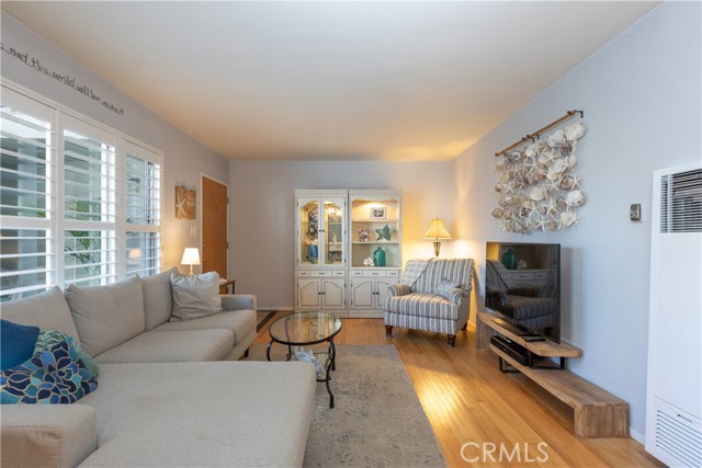 Detail Gallery Image 11 of 42 For 1404 E 1st St #5,  Long Beach,  CA 90802 - 2 Beds | 1 Baths