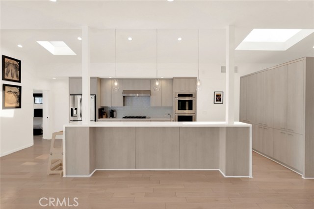 2712 N Beverly Glen Boulevard, Los Angeles CA: https://media.crmls.org/medias/6a974f73-4675-4d3e-a7dc-d6fa057974b0.jpg