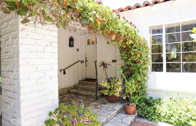 Detail Gallery Image 12 of 45 For 10781 Lindbrook Dr, Los Angeles,  CA 90024 - 4 Beds | 3/1 Baths