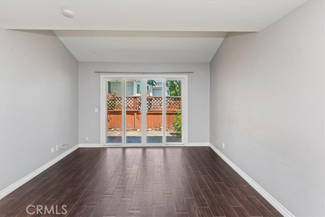 Detail Gallery Image 14 of 31 For 983 Elsa Ct #B,  Corona,  CA 92881 - 2 Beds | 2/1 Baths