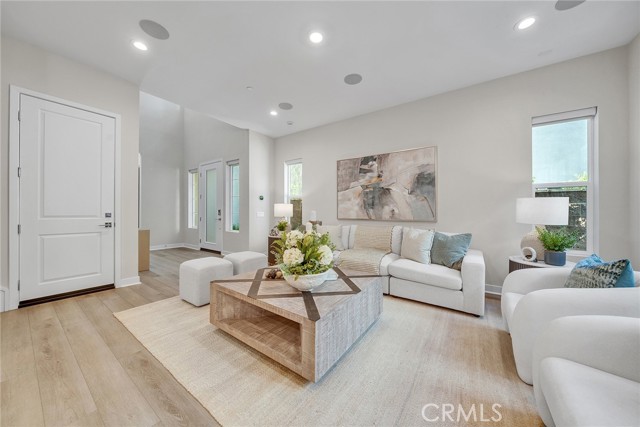 Detail Gallery Image 16 of 63 For 120 Parkland Alley, Lake Forest,  CA 92630 - 5 Beds | 4 Baths