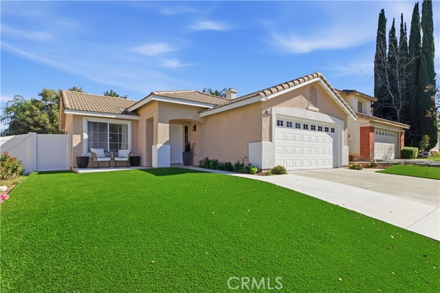 Detail Gallery Image 2 of 44 For 3199 Rowena, Corona,  CA 92882 - 3 Beds | 2 Baths