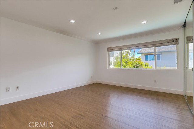 5528 Voletta Place, Valley Village CA: https://media.crmls.org/medias/6a99c387-5e8a-43c7-b39c-c84f023c857e.jpg