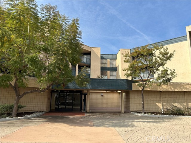 Detail Gallery Image 2 of 4 For 4499 via Marisol #327,  Los Angeles,  CA 90042 - 2 Beds | 2 Baths