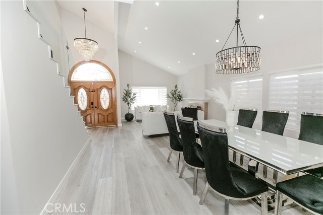 10670 Deering Avenue, Chatsworth CA: https://media.crmls.org/medias/6a9bf8d2-4661-44f3-840b-c1486cfe5f6c.jpg