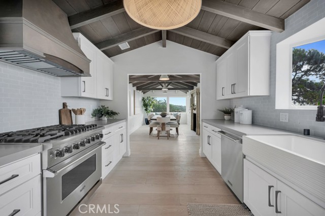 10 Camel Point, Laguna Beach CA: https://media.crmls.org/medias/6a9c735f-1e78-42ab-b732-ac563031d876.jpg