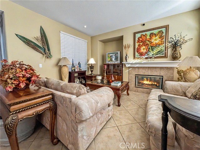 Detail Gallery Image 7 of 7 For 1652 Tiesa Ln, Oxnard,  CA 93030 - 5 Beds | 2/1 Baths