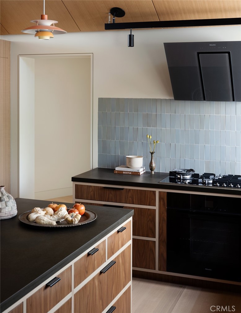 6a9dbb96 F649 4235 B508 1f0e1fb1843e