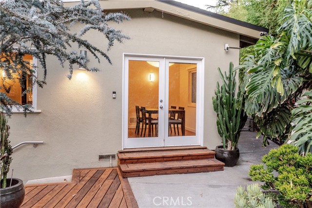 Detail Gallery Image 17 of 54 For 2412 Canyon Oak Dr, Los Angeles,  CA 90068 - 3 Beds | 2 Baths