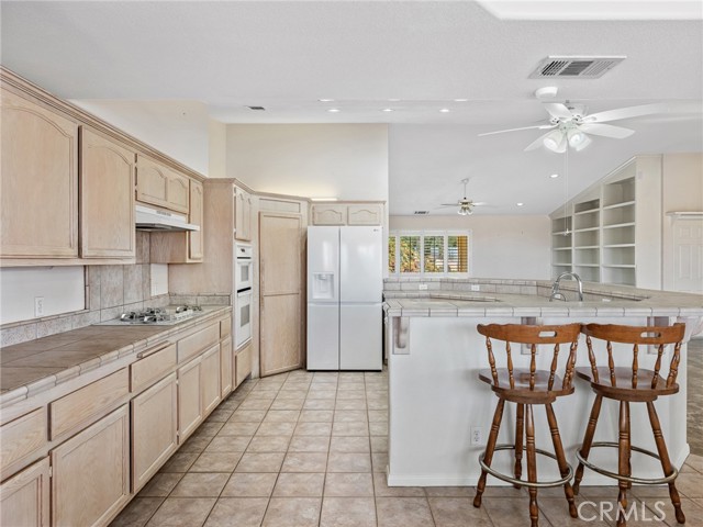 Detail Gallery Image 17 of 57 For 16992 Joshua, Apple Valley,  CA 92307 - 5 Beds | 4 Baths