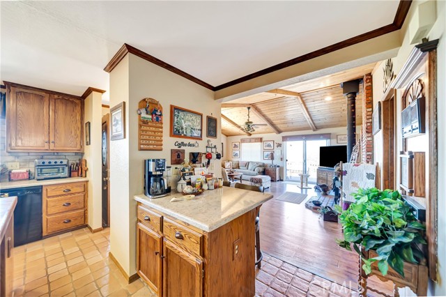 11720 Honeybee Lane, Juniper Hills CA: https://media.crmls.org/medias/6a9ef0ef-9fa2-4693-bb21-cc8f8407b2de.jpg