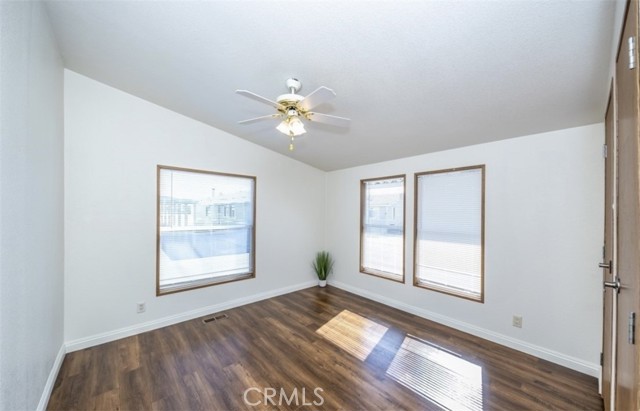 9080 Bloomfield Avenue, Cypress CA: https://media.crmls.org/medias/6aa012ce-955b-4d4f-adb5-9d07a2332963.jpg