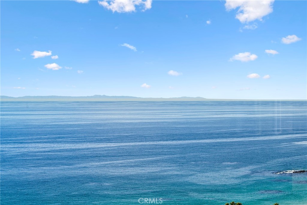 https://media.crmls.org/medias/6aa05687-2e65-438f-8416-8650cc81961d.jpg?preset=X-Large