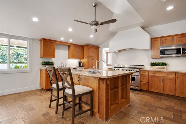 62 Strawberry Lane, Rolling Hills Estates, California 90274, 3 Bedrooms Bedrooms, ,2 BathroomsBathrooms,Residential,Sold,Strawberry Lane,SB22081862