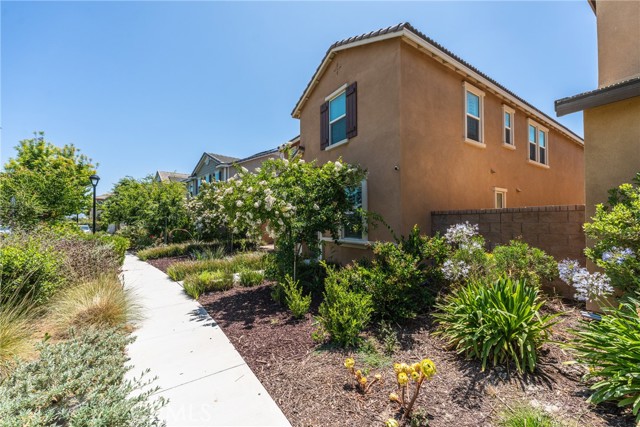 Detail Gallery Image 3 of 42 For 4775 S Bresse Paseo, Ontario,  CA 91762 - 6 Beds | 3/1 Baths