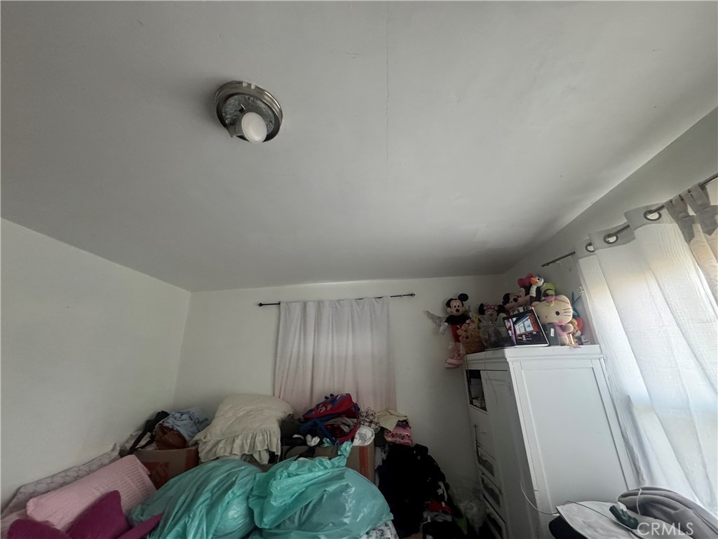 https://media.crmls.org/medias/6aa1276d-da1b-46d7-868b-362d292bb4ca.jpg?preset=X-Large