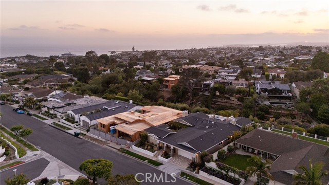 633 Rockford Road, Corona del Mar CA: https://media.crmls.org/medias/6aa196f1-f692-49a0-b93c-b1bc6057d88e.jpg