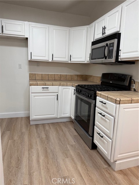 Detail Gallery Image 4 of 9 For 17724 Los Alimos, Granada Hills,  CA 91344 - 2 Beds | 1 Baths