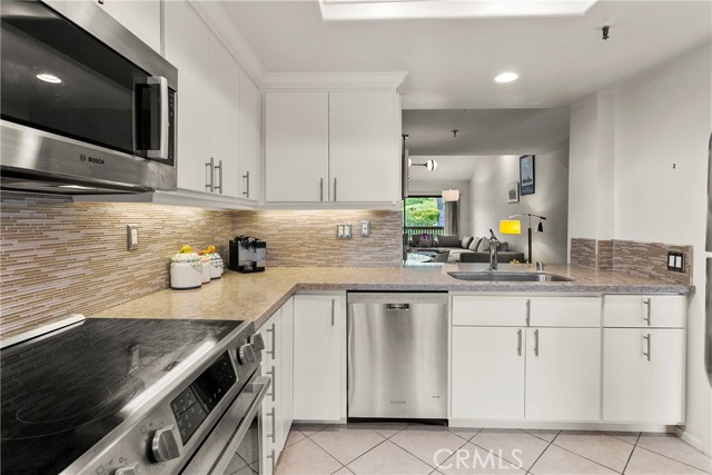 Detail Gallery Image 11 of 27 For 2 Canyon Island Dr #22,  Newport Beach,  CA 92660 - 2 Beds | 2 Baths