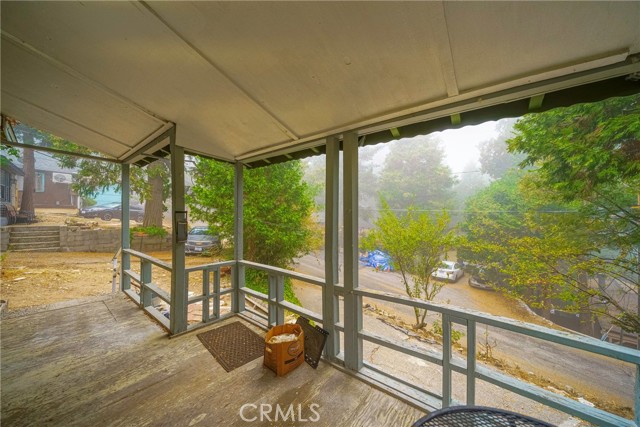 Detail Gallery Image 4 of 29 For 645 Knoll Dr, Crestline,  CA 92325 - 3 Beds | 2 Baths