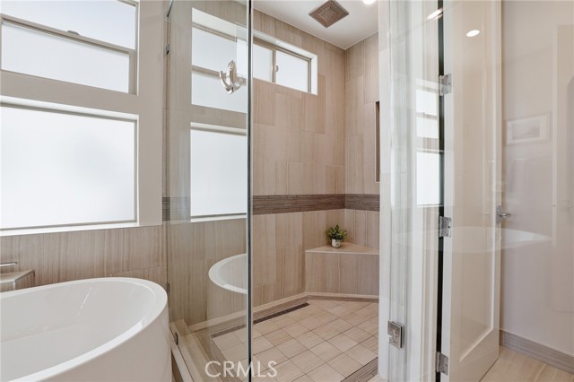 Detail Gallery Image 39 of 67 For 1745 Spreckels Ln, Redondo Beach,  CA 90278 - 3 Beds | 4/1 Baths