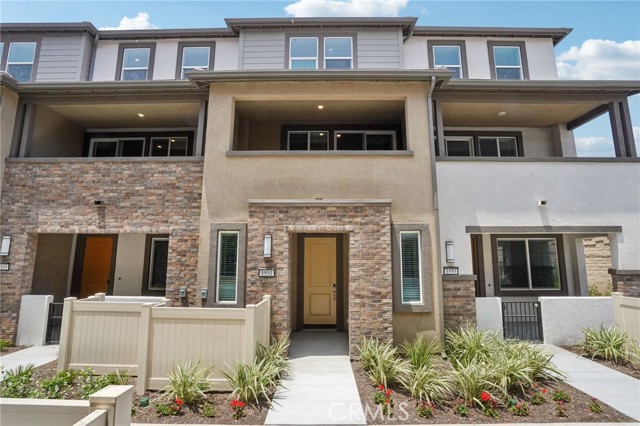 Detail Gallery Image 1 of 32 For 1551 Stratus Dr, Pomona,  CA 91768 - 3 Beds | 3 Baths
