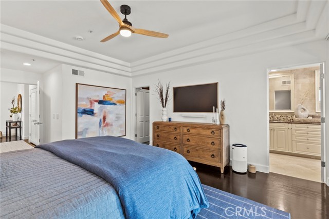 720 Manhattan Beach, Manhattan Beach, California 90266, 2 Bedrooms Bedrooms, ,2 BathroomsBathrooms,Residential,For Sale,Manhattan Beach,SB26077067