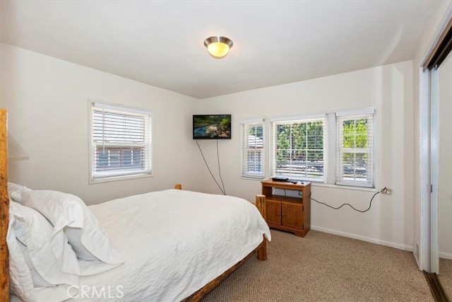 Detail Gallery Image 11 of 30 For 681 Chipmunk Ln, Big Bear Lake,  CA 92315 - 5 Beds | 3 Baths