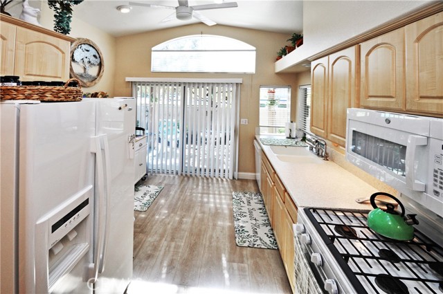 5976 Spanish Trail, Banning CA: https://media.crmls.org/medias/6aa43c32-7d32-4a48-9ba8-df835b5935f1.jpg