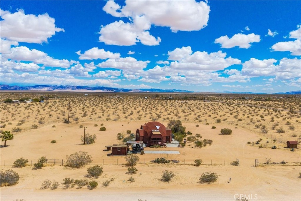 https://media.crmls.org/medias/6aa4e1ce-eee8-4d0c-9627-472468117c91.jpg?preset=X-Large