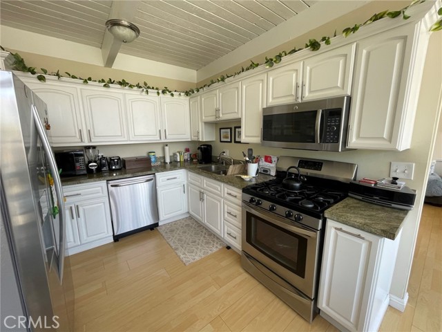 132 8th Street, Manhattan Beach, California 90266, 3 Bedrooms Bedrooms, ,3 BathroomsBathrooms,Residential,Sold,8th,SB23120971