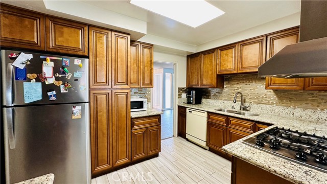 Detail Gallery Image 22 of 60 For 2517 W 118th Pl, Hawthorne,  CA 90250 - 3 Beds | 2 Baths
