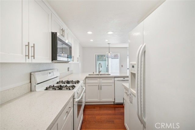 Detail Gallery Image 8 of 26 For 1526 August Ln #4,  Newport Beach,  CA 92660 - 2 Beds | 2/1 Baths