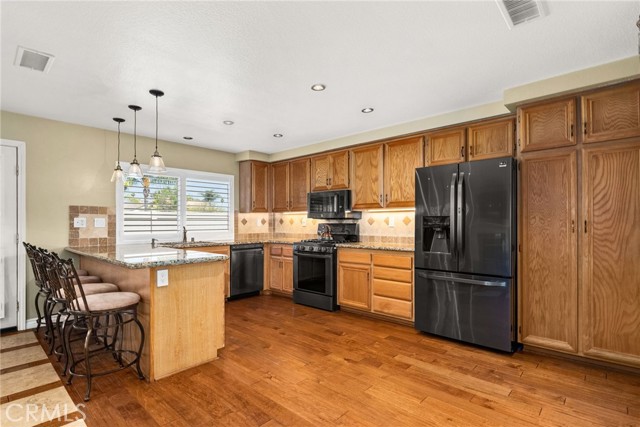 Detail Gallery Image 14 of 33 For 1098 Fernleaf Ln, Corona,  CA 92881 - 3 Beds | 2/1 Baths