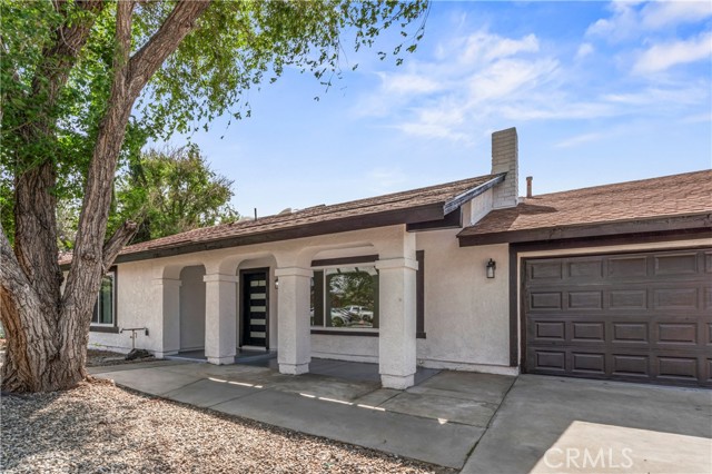 Detail Gallery Image 2 of 32 For 13875 Stage Coach Cir., Victorville,  CA 92392 - 3 Beds | 2 Baths