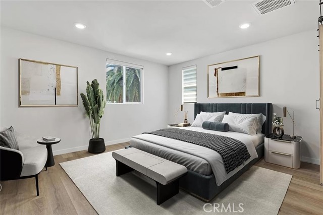 Detail Gallery Image 4 of 20 For 14700 Sherman, Van Nuys,  CA 91405 - 4 Beds | 3/1 Baths