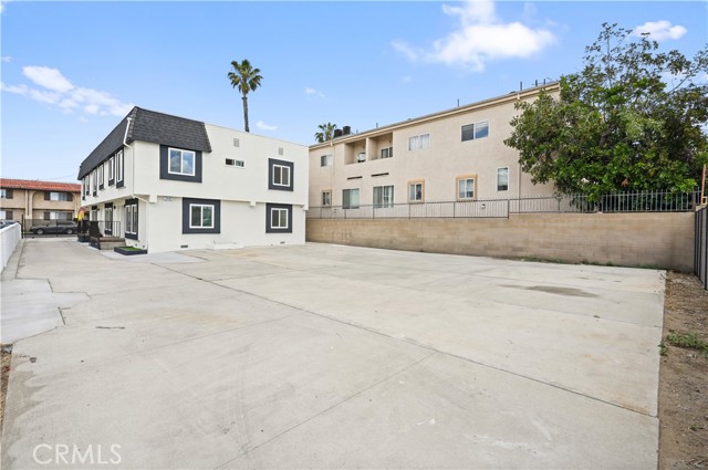 Detail Gallery Image 33 of 44 For 7010 Lennox Ave #C,  Van Nuys,  CA 91405 - 3 Beds | 2/1 Baths