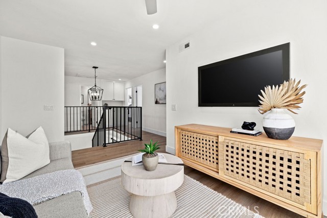 Detail Gallery Image 24 of 43 For 937 Carnation, Costa Mesa,  CA 92626 - 5 Beds | 3 Baths