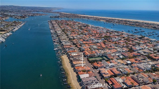 Detail Gallery Image 3 of 24 For 426 via Lido Nord, Newport Beach,  CA 92663 - 4 Beds | 3 Baths