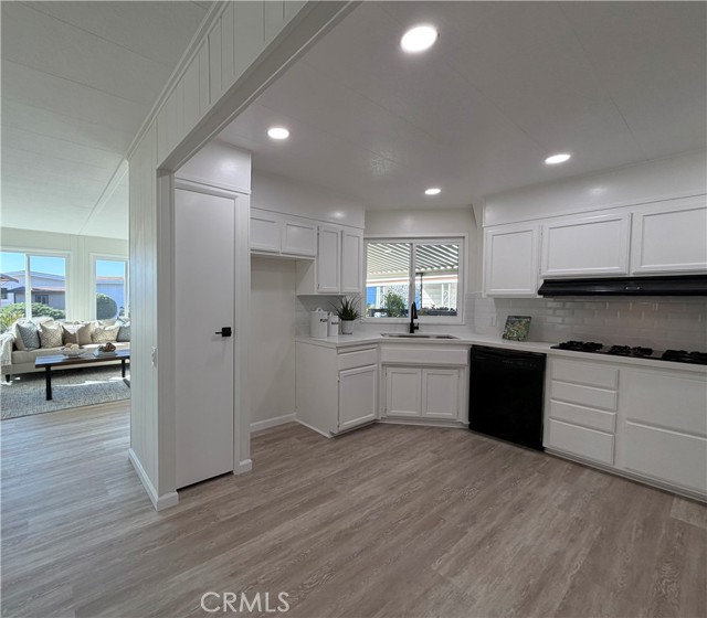 Detail Gallery Image 10 of 50 For 1400 S Sunkist St #102,  Anaheim,  CA 92806 - 2 Beds | 2 Baths