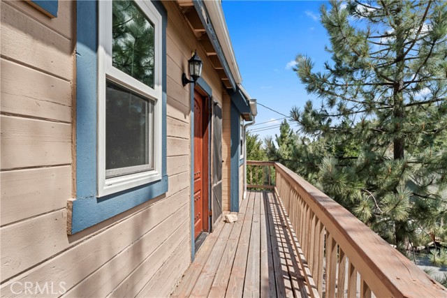 Detail Gallery Image 3 of 28 For 1176 Aleutian Dr, Lake Arrowhead,  CA 92352 - 3 Beds | 2/1 Baths