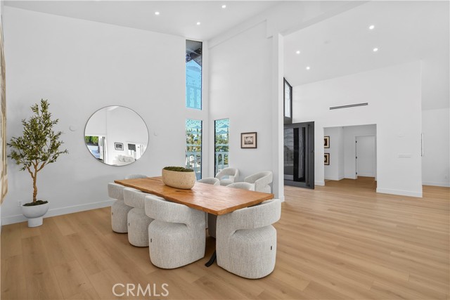 4230 Alonzo Avenue, Encino CA: https://media.crmls.org/medias/6aac1ecc-ba56-4f4c-8975-3ad224a338a5.jpg