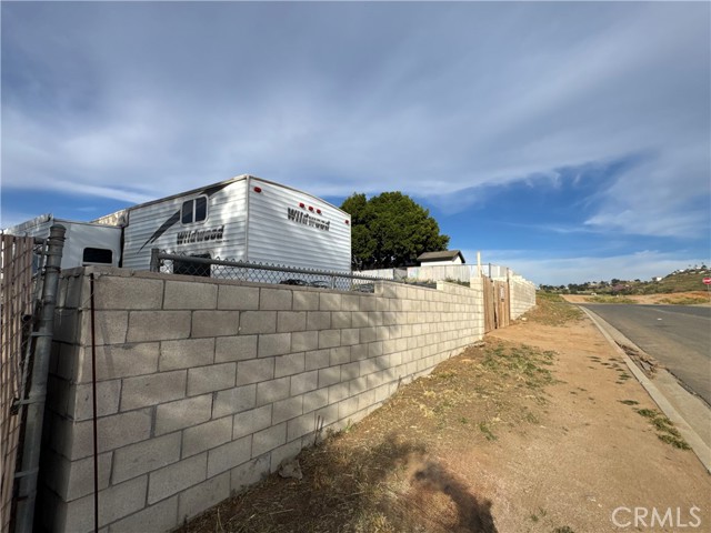 Detail Gallery Image 5 of 6 For 5791 Hudson, Jurupa Valley,  CA 92509 - 3 Beds | 2 Baths