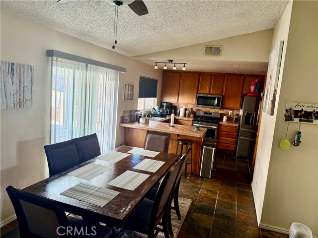Detail Gallery Image 8 of 8 For 914 W 59th St, San Bernardino,  CA 92407 - 3 Beds | 2 Baths