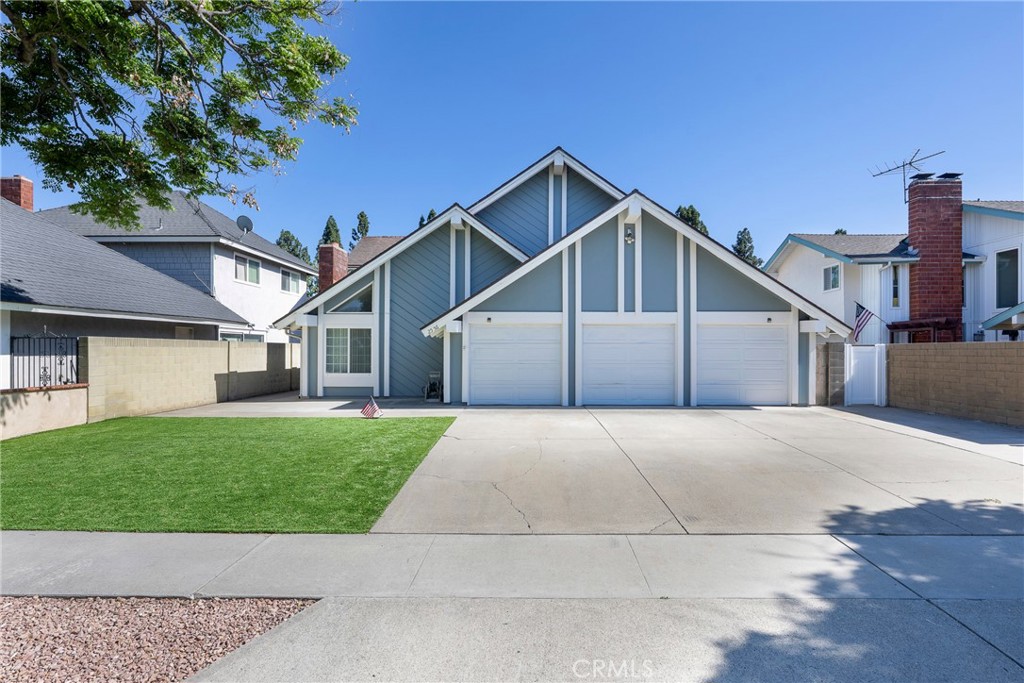 2556 E Elsiena Way