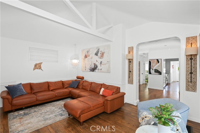1029 Glenneyre Street, Laguna Beach CA: https://media.crmls.org/medias/6aaf8d51-3604-4a9a-a6e2-a72d562fbf7e.jpg